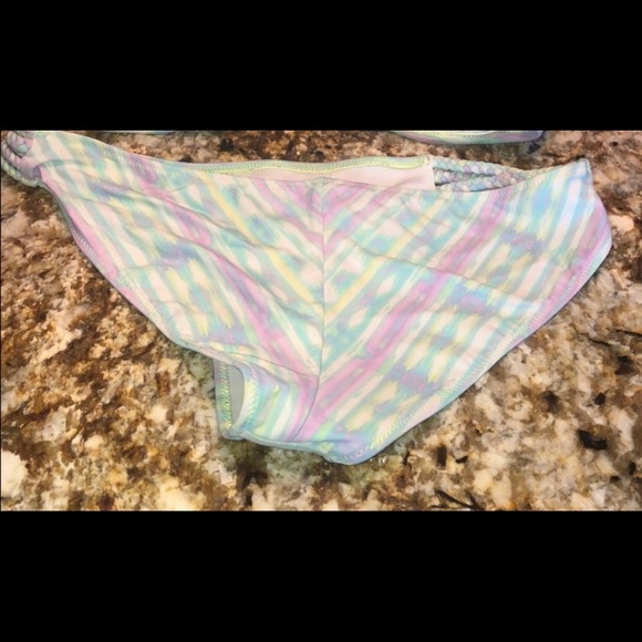 VS bikini - Picture 3 of 3